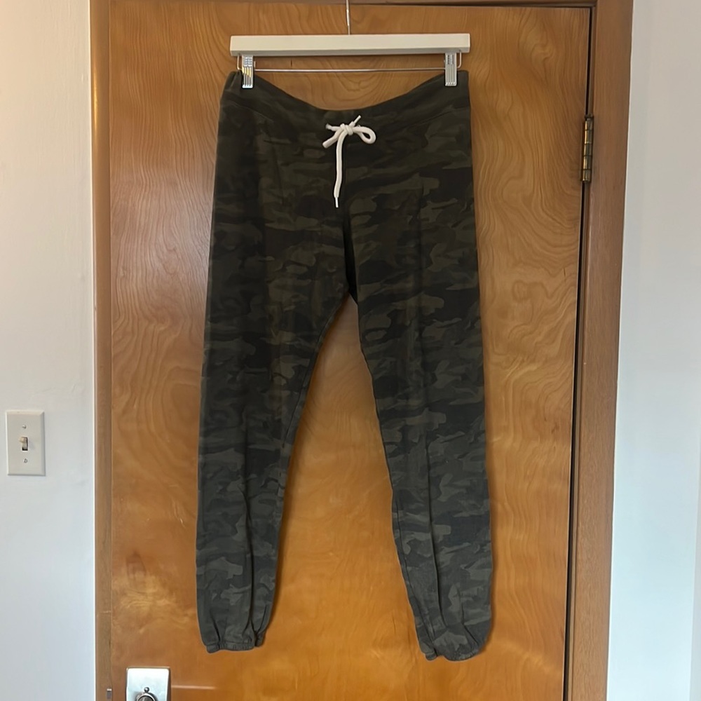 Monrow Camo Joggers - Size Medium